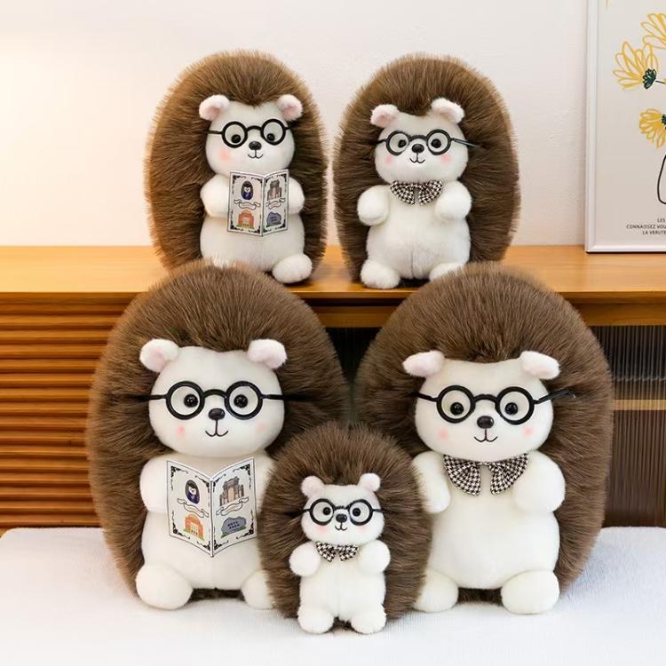 Hedgehog-pehmolelu lasilla