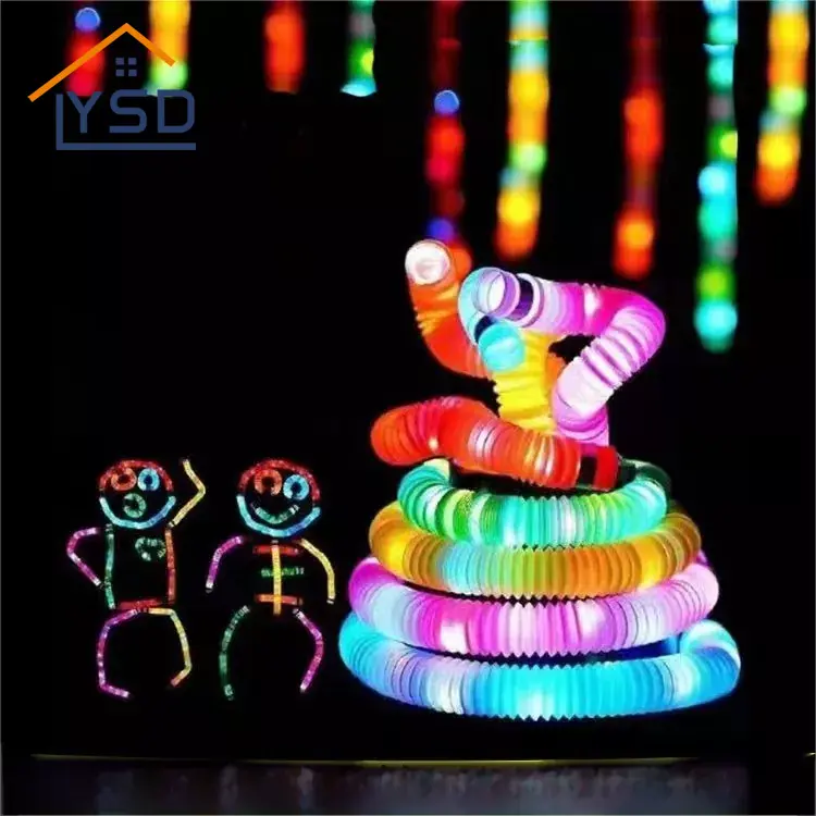 Valoisa värillinen teleskooppiputki